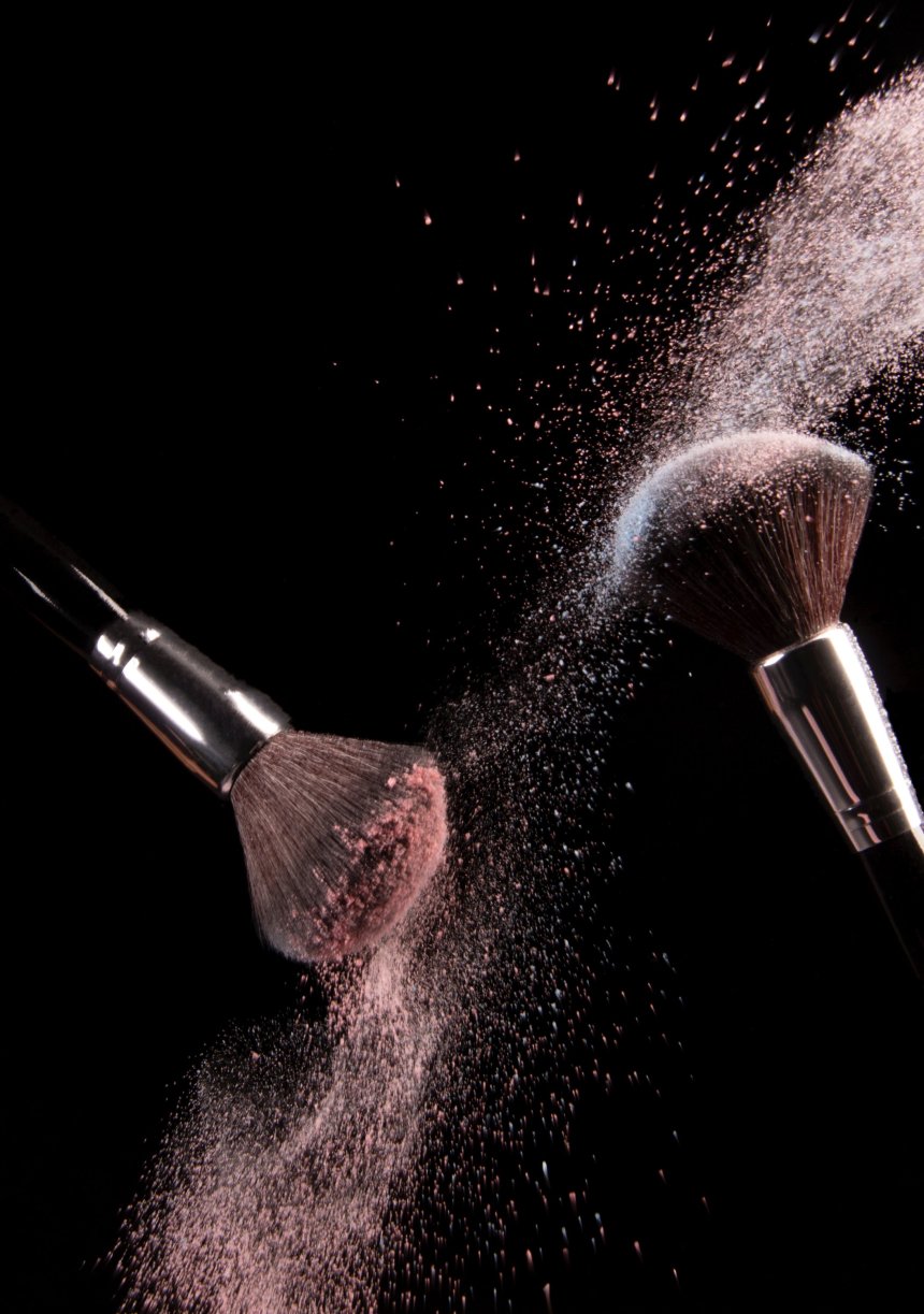 cosmetics-makeup-brushes-and-powder-dust-explosion-19266202150366022812747209.jpg